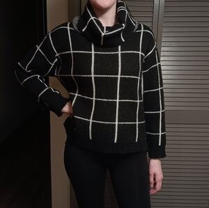 Black Grid Pattern Women's Sweater
